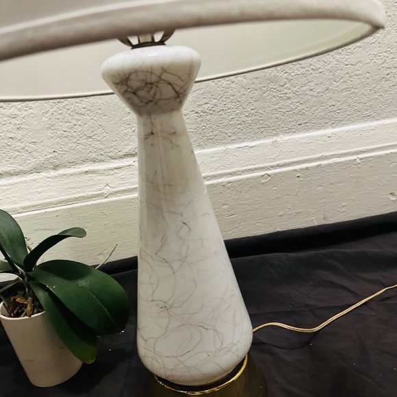 Midcentury Atomic Table Lamp Gold leaf and white. - Picture 3 of 4